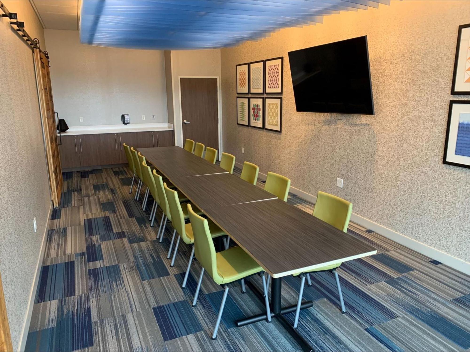 Holiday Inn Express & Suites Duluth North - Miller Hill By Ihg Exterior photo